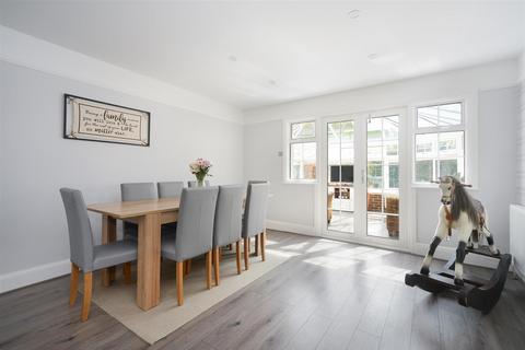 32 Fir Tree Road, Banstead, SM7 1NG