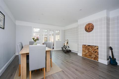 32 Fir Tree Road, Banstead, SM7 1NG