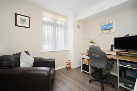 32 Fir Tree Road, Banstead, SM7 1NG
