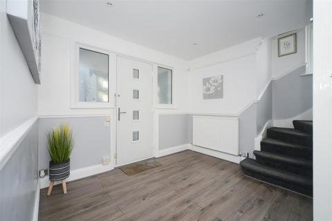 32 Fir Tree Road, Banstead, SM7 1NG