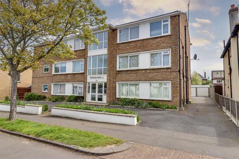 2 bedroom flat for sale, Fernleigh Drive, Leigh-On-Sea SS9