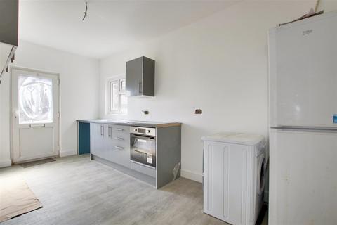 3 bedroom maisonette to rent, Church Street, Enfield