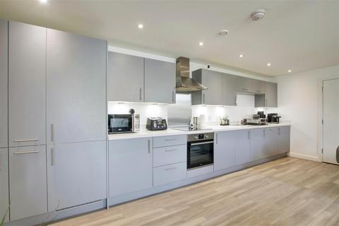 2 bedroom penthouse for sale, William Close, Welwyn Garden City