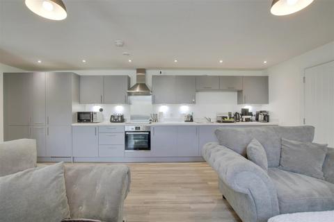 2 bedroom penthouse for sale, William Close, Welwyn Garden City