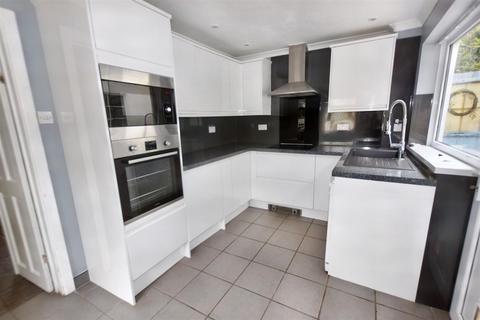 4 bedroom end of terrace house for sale, Wesley Street, Redruth