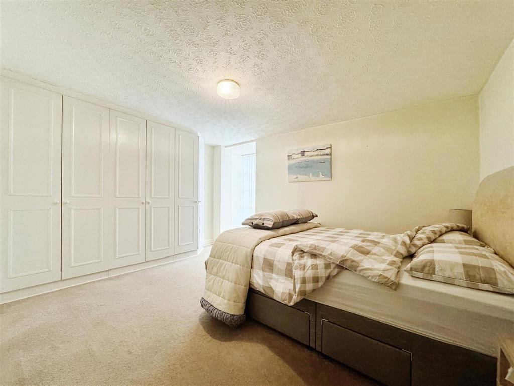 Bedroom 1 (2)
