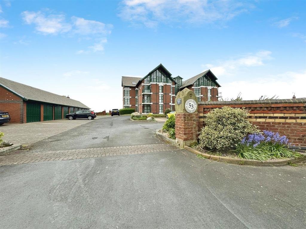 Burbo Bank Road, Blundellsands 2 bed apartment for sale £220,000
