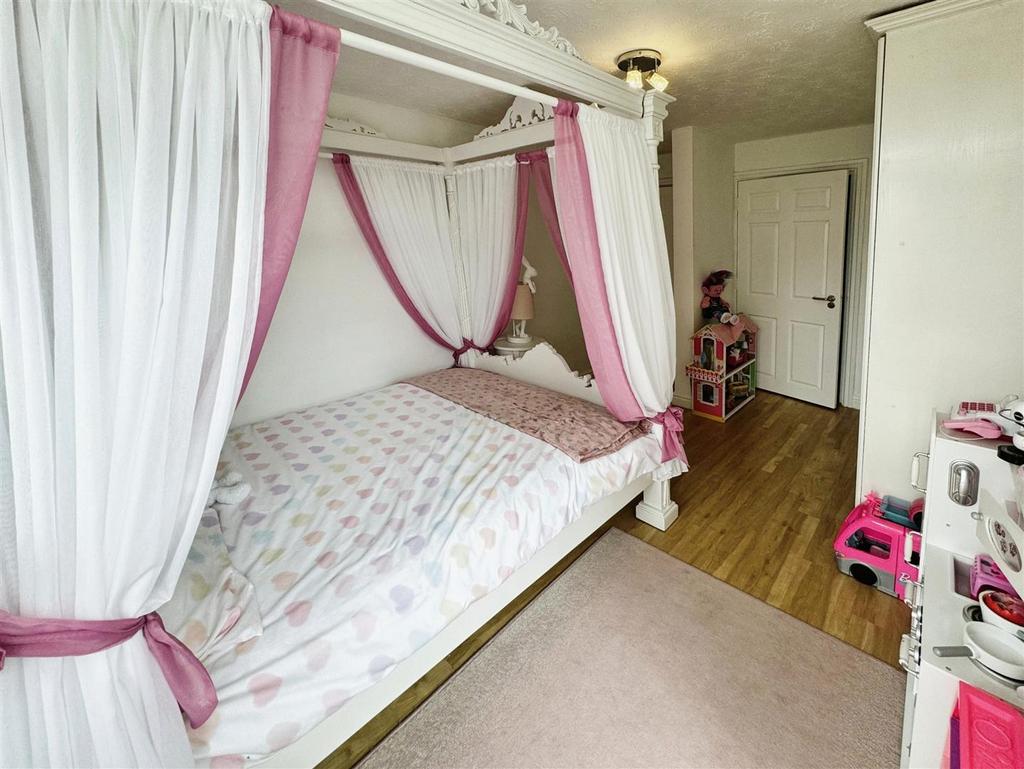 Bedroom 2 (2)