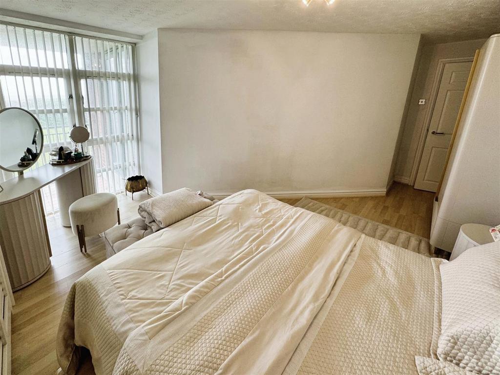 Bedroom 1 (2)