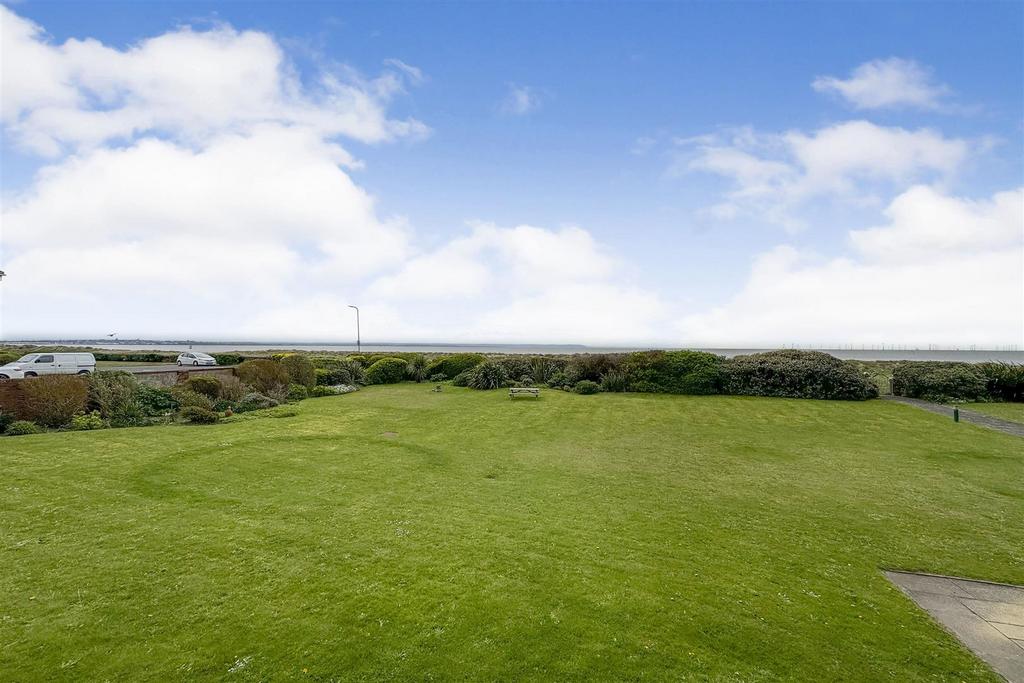 Communal gardens &amp; sea view