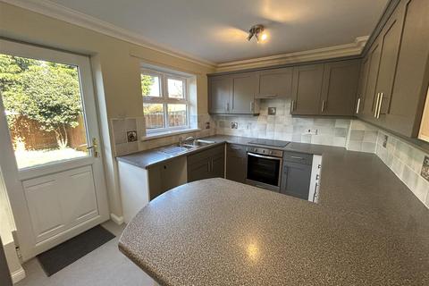 2 bedroom house to rent, Westminster Close, Whitley Bay