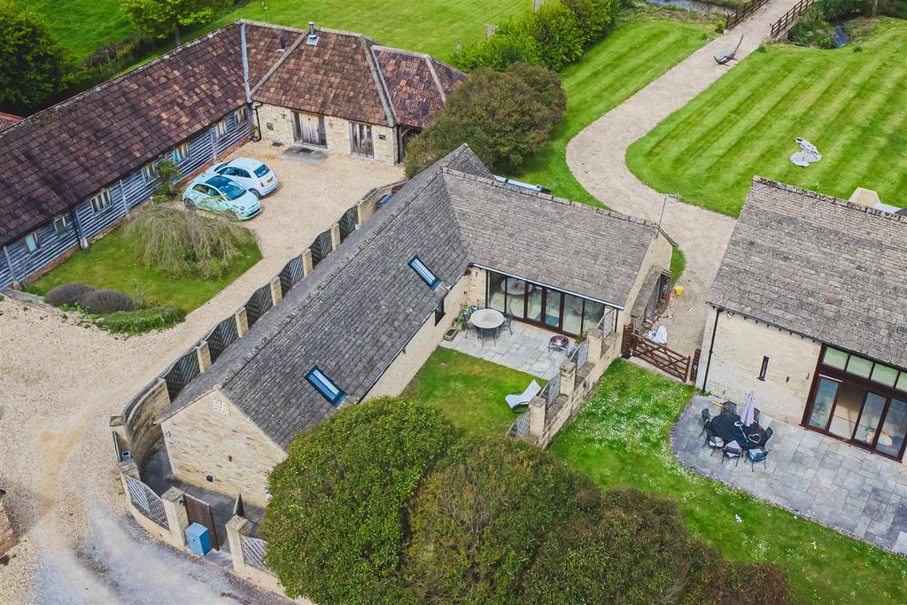 Quemerford, Calne SN11 2 bed detached house for sale £500,000