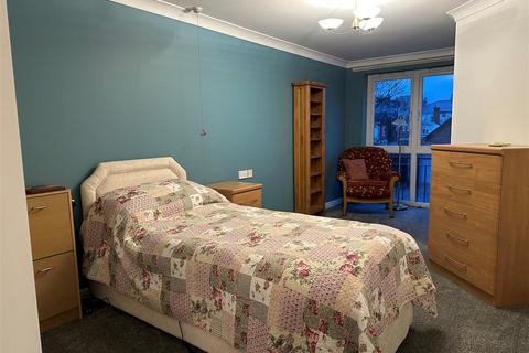 1 bedroom retirement property for sale, Windsor Way, Aldershot