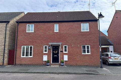 3 bedroom detached house for sale, Minnow Close, Calne SN11