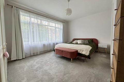 3 bedroom flat for sale, Wickham Road, Beckenham, BR3