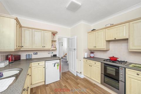 35 Downsway, Southwick, Brighton, BN42 4WA