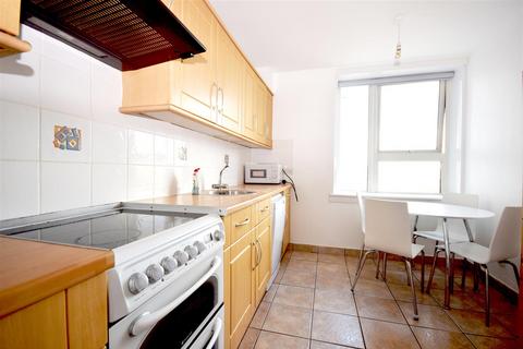 House share to rent, Adelaide Road, Belsize Park