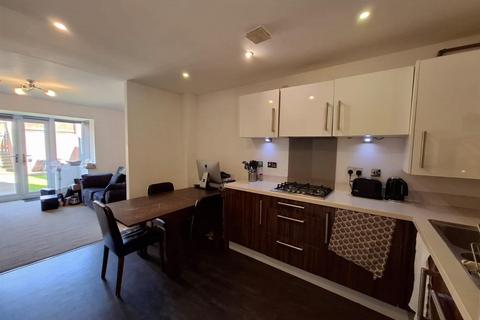 3 bedroom townhouse for sale, Kingfisher Drive, Mexborough