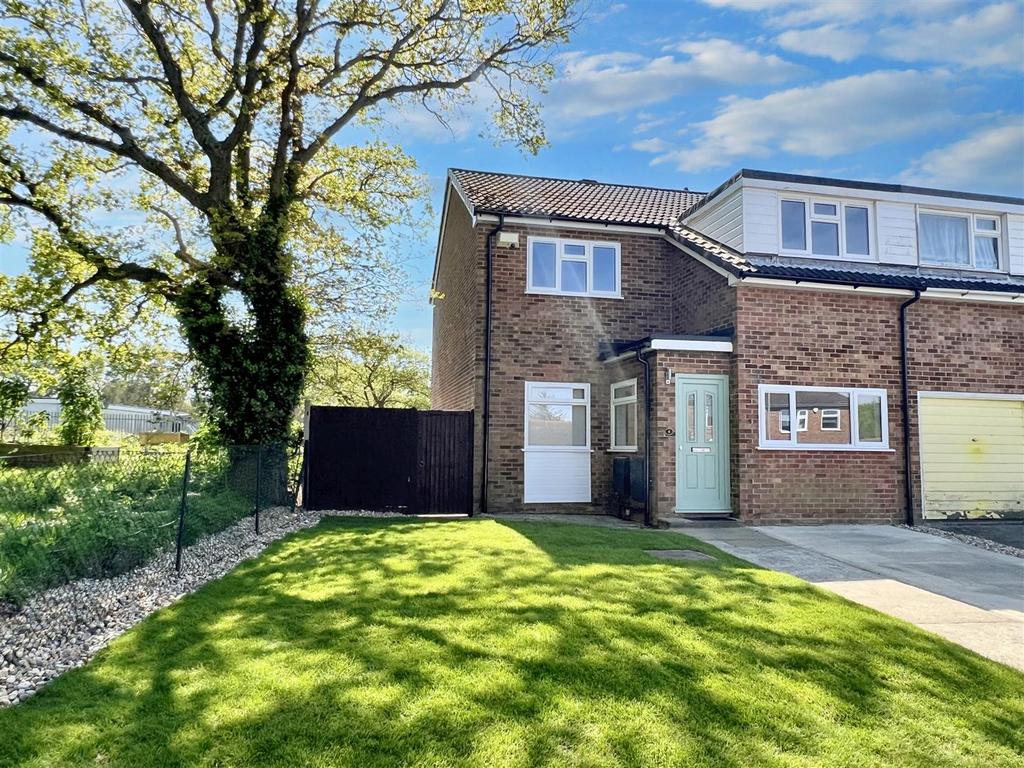 Lavender Close, Eastbourne 4 bed semidetached house for sale £305,000