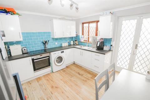 2 bedroom terraced house for sale, Cheswick Close, Crayford