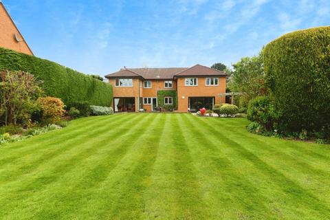 18 Ashdene Close, Sutton Coldfield, B73 6HL