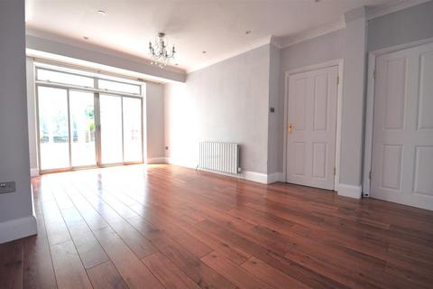 4 bedroom semi-detached house to rent, Dulverton Road, New Eltham SE9