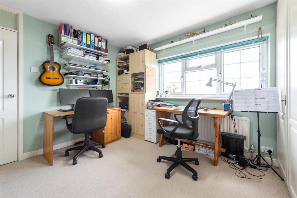 18 Barnfield Drive, Solihull, B92 0 QB 23.jpg