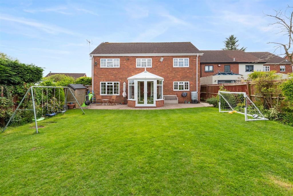 18 Barnfield Drive, Solihull, B92 0 QB 29.jpg