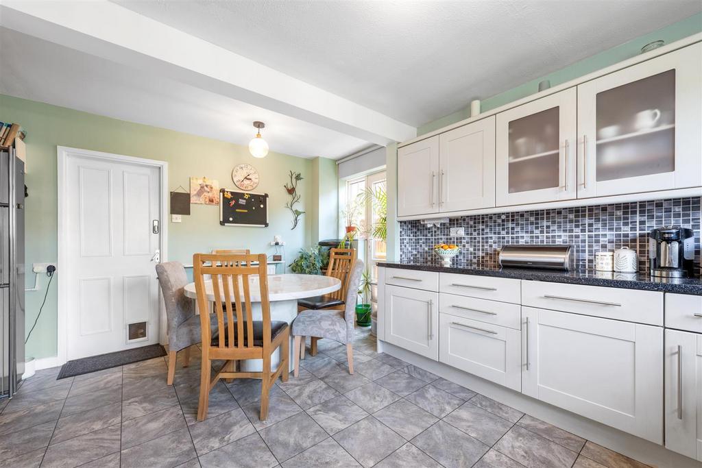 18 Barnfield Drive, Solihull, B92 0 QB 9.jpg