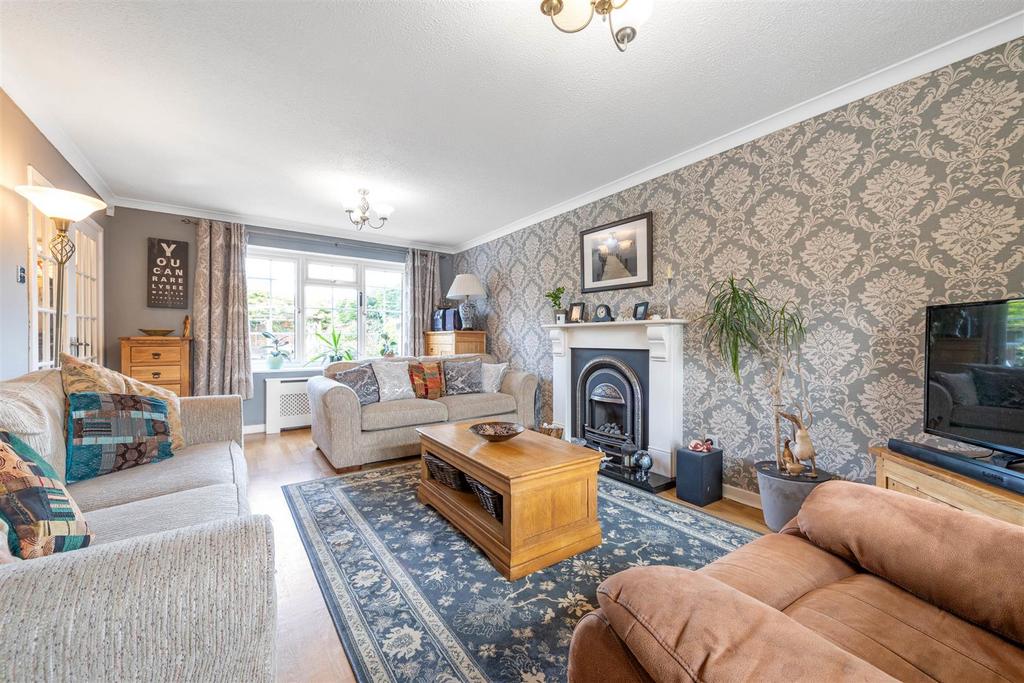 18 Barnfield Drive, Solihull, B92 0 QB 12.jpg