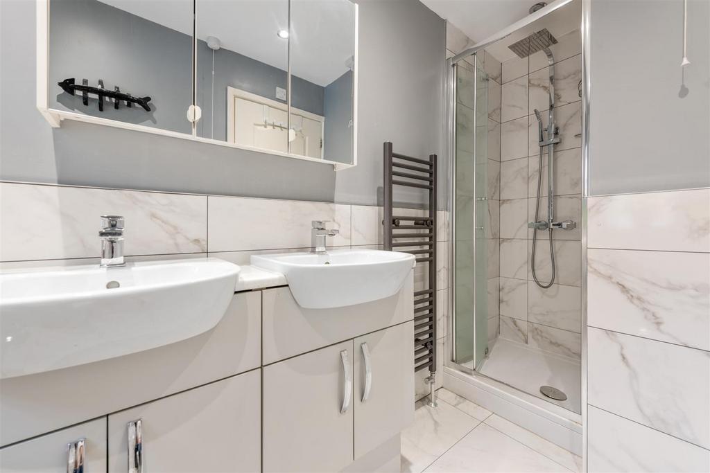 18 Barnfield Drive, Solihull, B92 0 QB 16.jpg