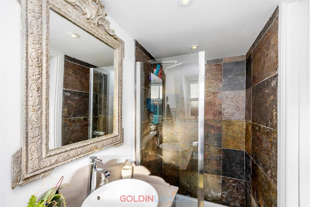 En Suite Shower Room
