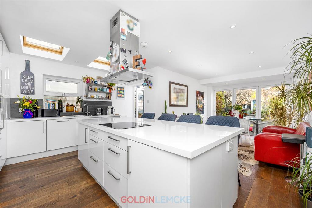 Kitchen/Dining Room