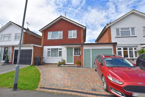 8 Woolards Way, South Woodham Ferrers, Chelmsford, CM3 5NW