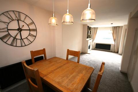 2 bedroom townhouse to rent, Liverpool Road, Skelmersdale WN8