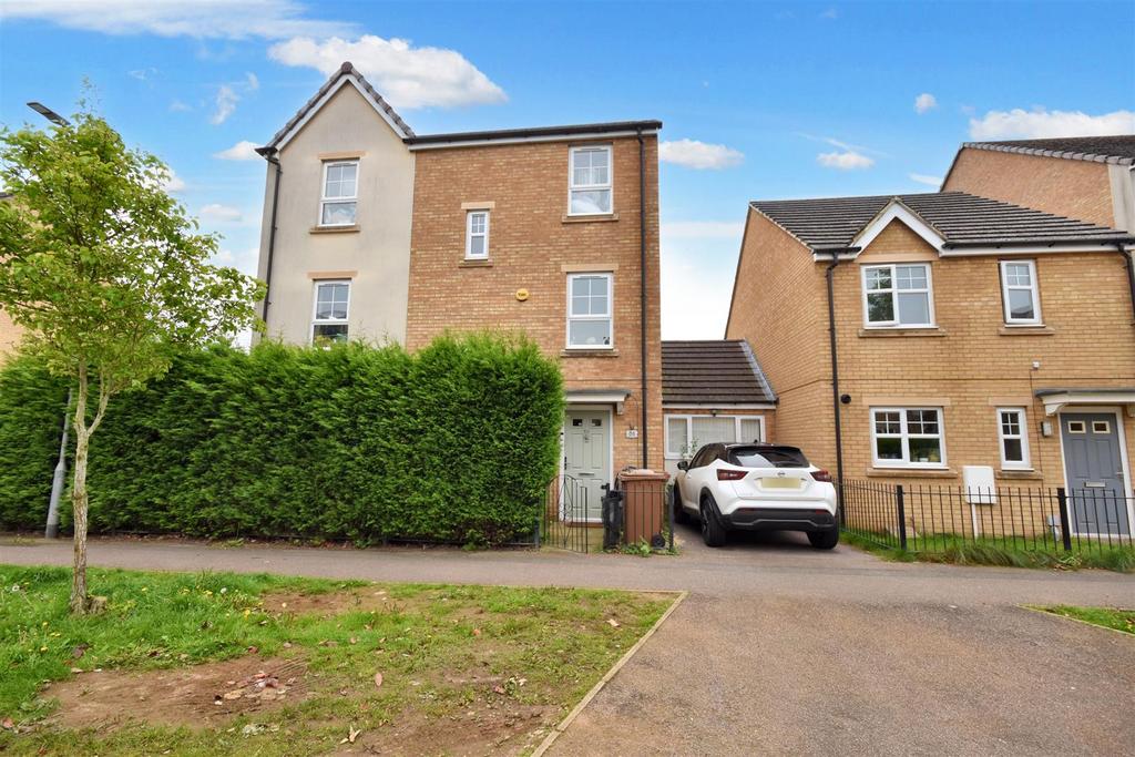 Southbrook, Corby NN18 4 bed link detached house £1,350 pcm (£312 pw)