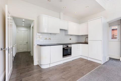 2 bedroom flat to rent, London Road, Sevenoaks TN13 1DJ