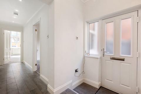 2 bedroom flat to rent, London Road, Sevenoaks TN13 1DJ