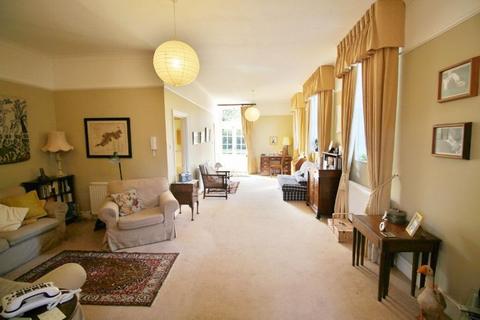 2 bedroom apartment to rent, Hollybush Lane, Sevenoaks TN13 3XY