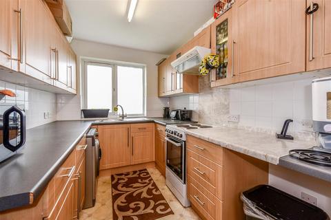 2 bedroom flat for sale, Winchester Road, Andover