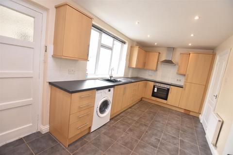3 bedroom terraced house to rent, Coronation Road, Malvern WR14