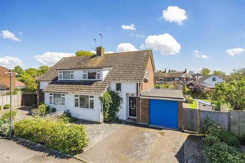 25 Chaplin Drive, Headcorn, Ashford, TN27 9TN