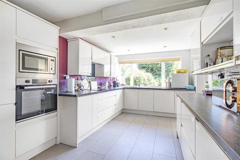 25 Chaplin Drive, Headcorn, Ashford, TN27 9TN
