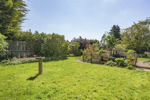 25 Chaplin Drive, Headcorn, Ashford, TN27 9TN