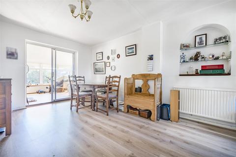 25 Chaplin Drive, Headcorn, Ashford, TN27 9TN