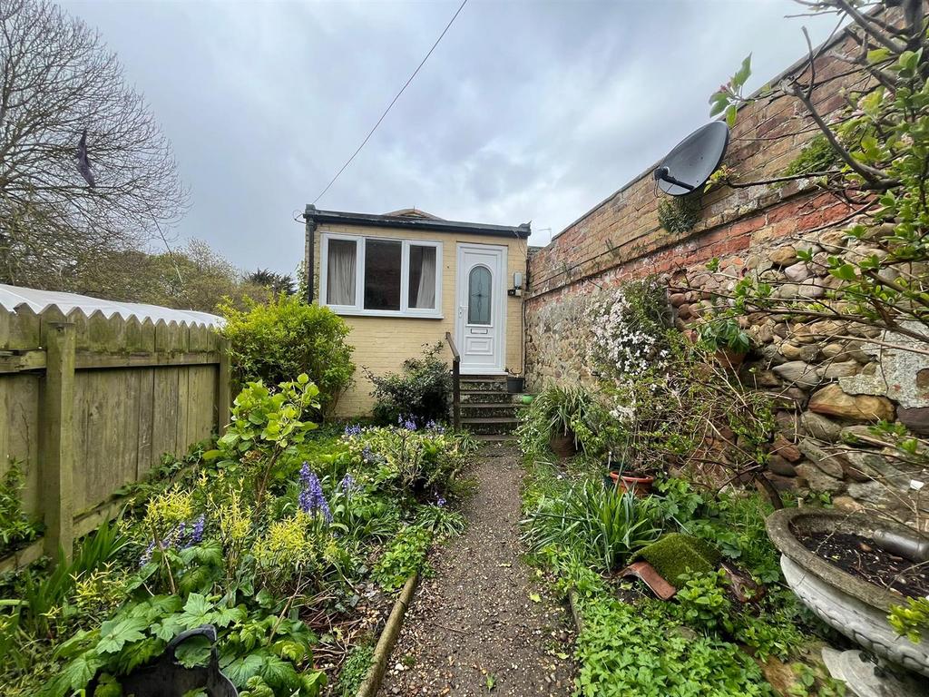 Hideaway Cottage, Newbegin, Hornsea 2 bed house for sale £70,000