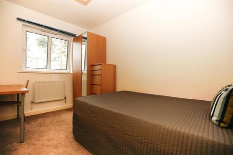 4 bedroom apartment to rent, Monday Crescent, Newcastle Upon Tyne NE4