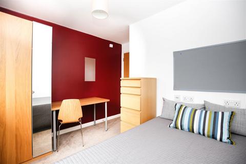 4 bedroom apartment to rent, Monday Crescent, Newcastle Upon Tyne NE4