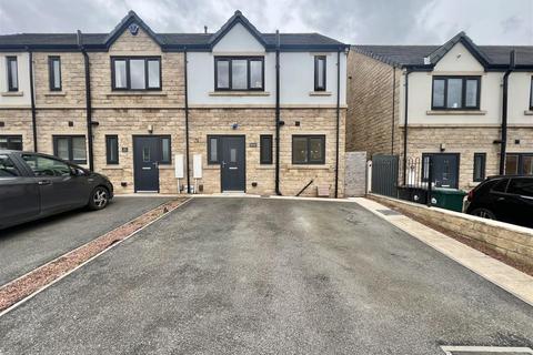 3 bedroom end of terrace house for sale, Acacia Court, Bradford BD15