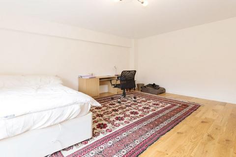 Studio to rent, NW9